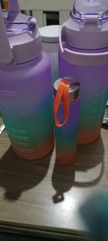 Kit 3 Garrafas De Água Squeeze Academia 2000ml 900ml E 300ml IZEHYDRATE photo review