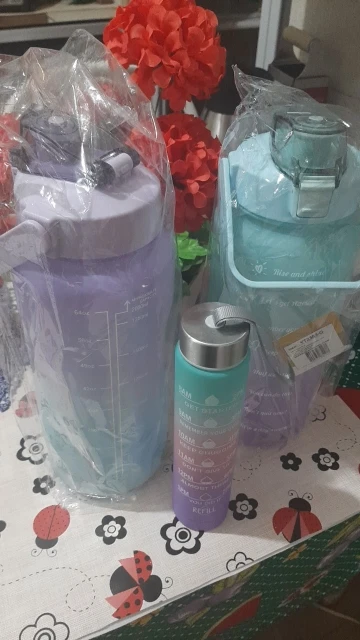 Kit 3 Garrafas De Água Squeeze Academia 2000ml 900ml E 300ml IZEHYDRATE photo review