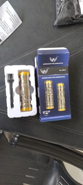 Mini Barbeador Elétrico Portátil Aparador De Barba Lavável Homens IZEBARBER photo review