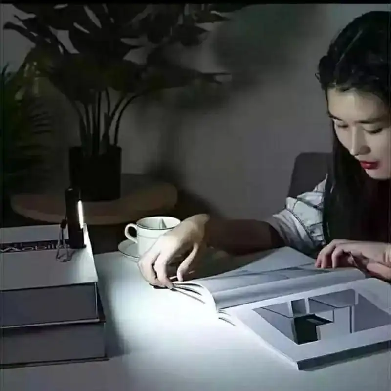 Mini Lanterna Tática Recarregável com LED e Zoom IZEBeam Mini Lanterna Tática Recarregável com LED e Zoom IZEBeam