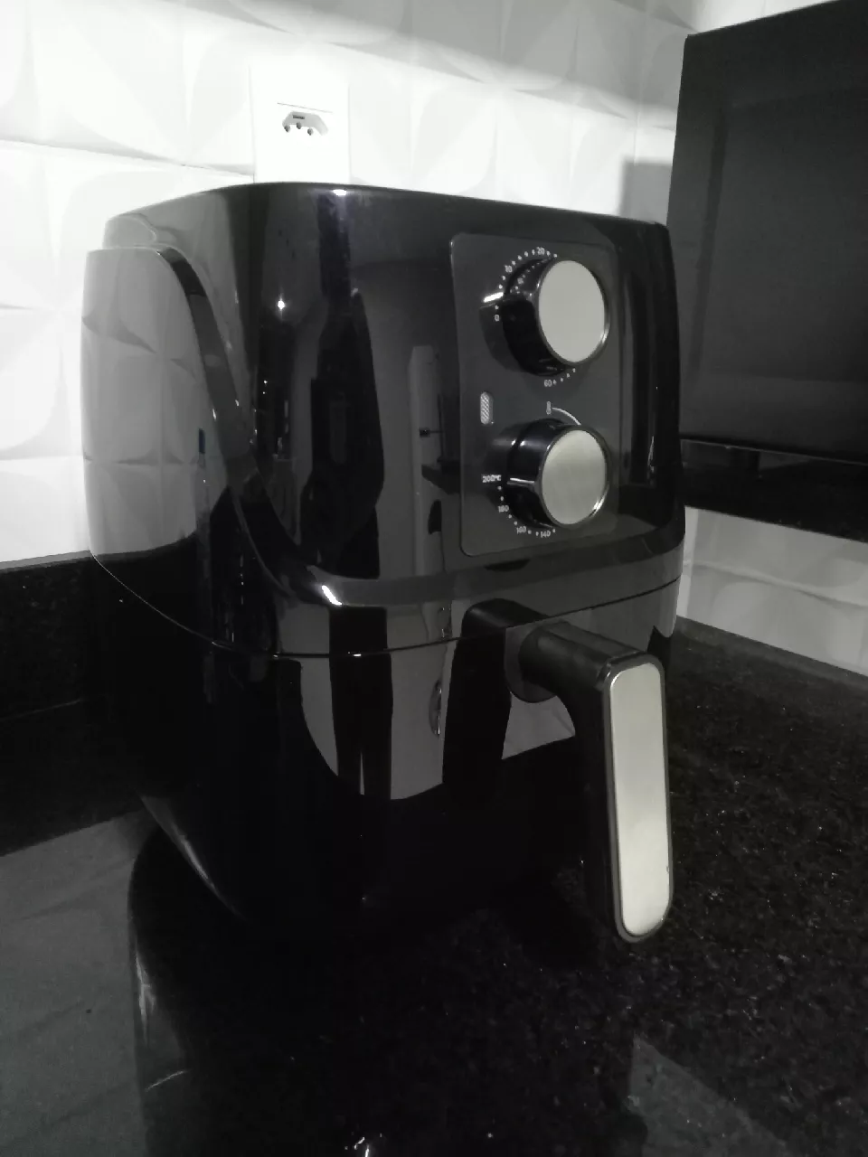 Air Fryer Britânia 3L 1300W Antiaderente IZECOOK PRO photo review