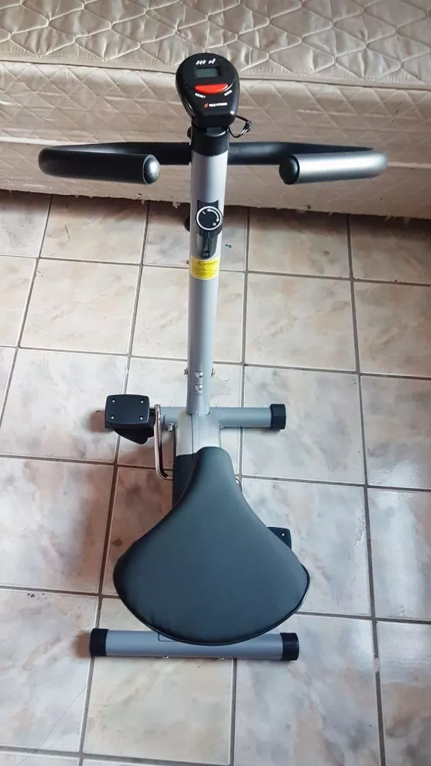 Bicicleta Ergométrica com Monitor Mile Fitness até 120kg IZEHEALTH PRO photo review
