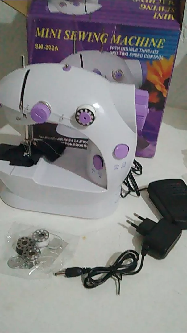Mini Máquina de Costura Portátil Elétrica Bivolt com Iluminação IZESEW PRO photo review