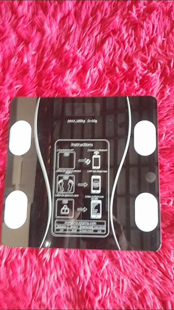 Balança Digital Corporal Bioimpedância 180kg IZEHEALTH CHECK photo review