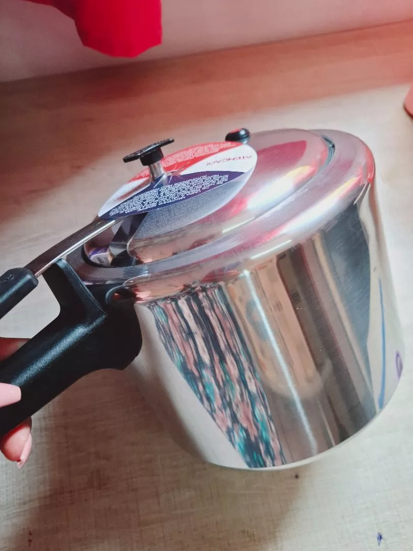 Panela de Pressão Alumínio Polido 4,5L Baquelite IZEFAST COOK photo review