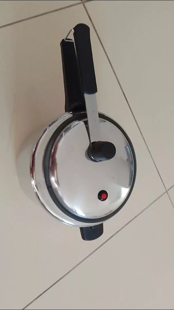 Panela de Pressão Alumínio Polido 4,5L Baquelite IZEFAST COOK photo review