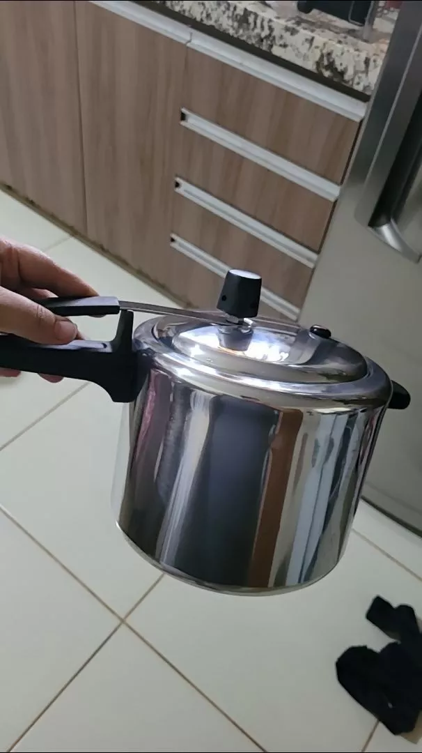 Panela de Pressão Alumínio Polido 4,5L Baquelite IZEFAST COOK photo review