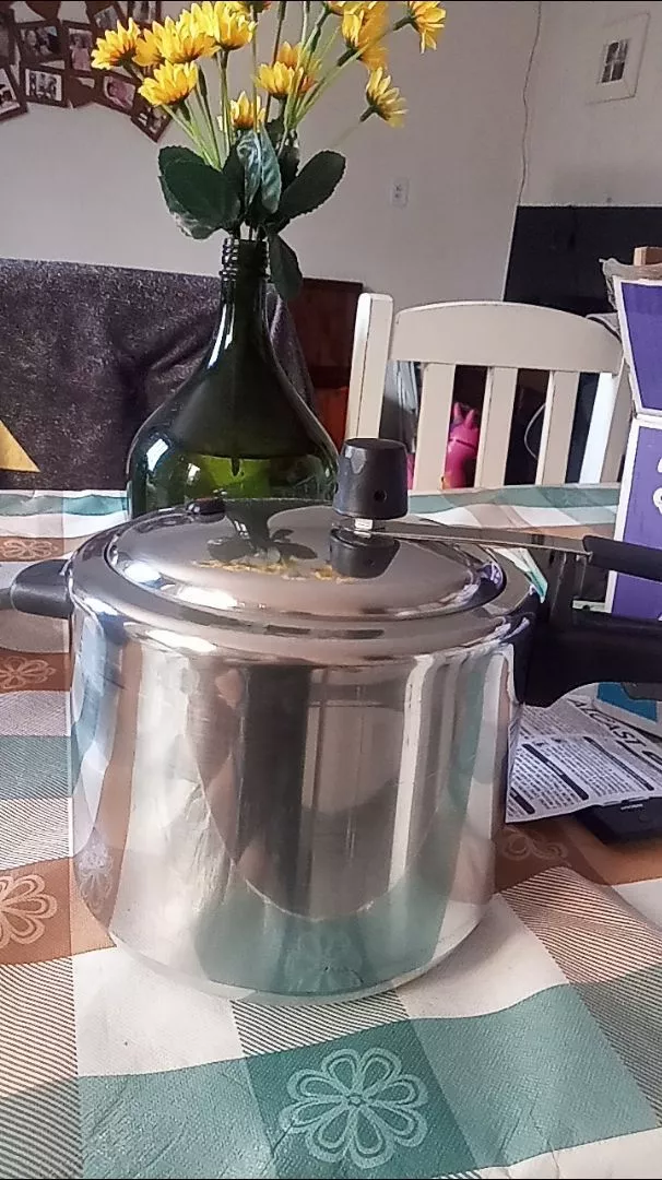Panela de Pressão Alumínio Polido 4,5L Baquelite IZEFAST COOK photo review