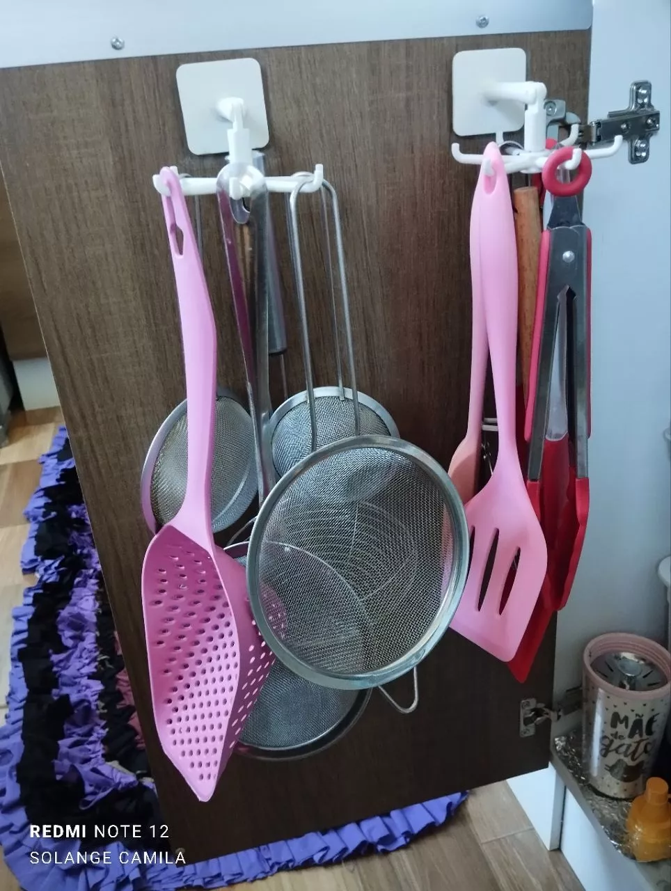 Gancho de Cozinha Giratório Multiuso Adesivo à Prova de Umidade IZESAVE SPACE photo review