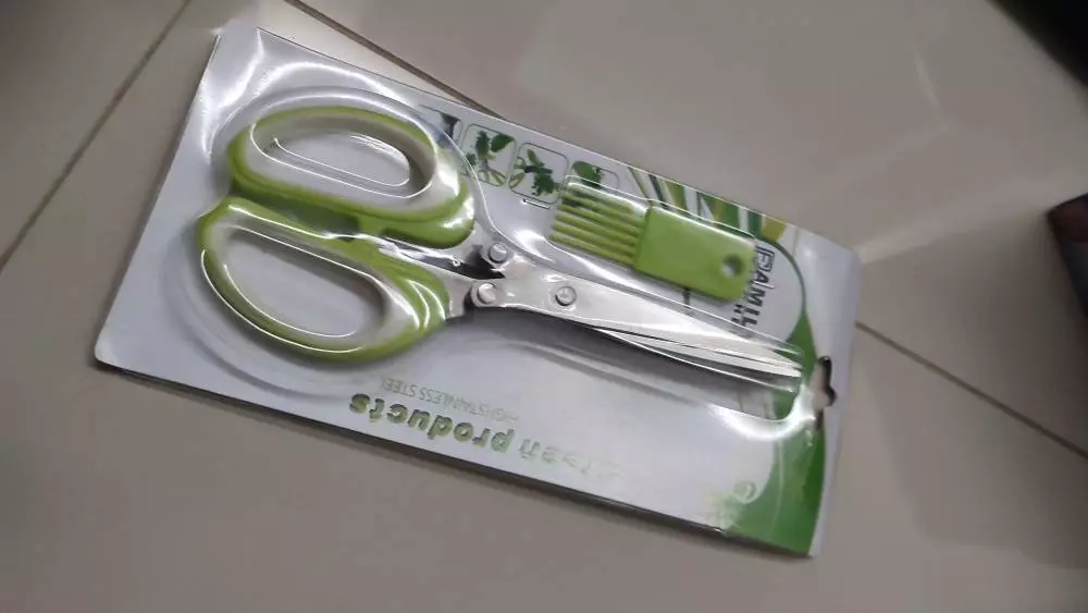 Tesoura 5 Lâminas Inox Multiuso para Cozinha, Corte Preciso de Hortaliças, Cabo Anatômico - IZECUT PRO photo review