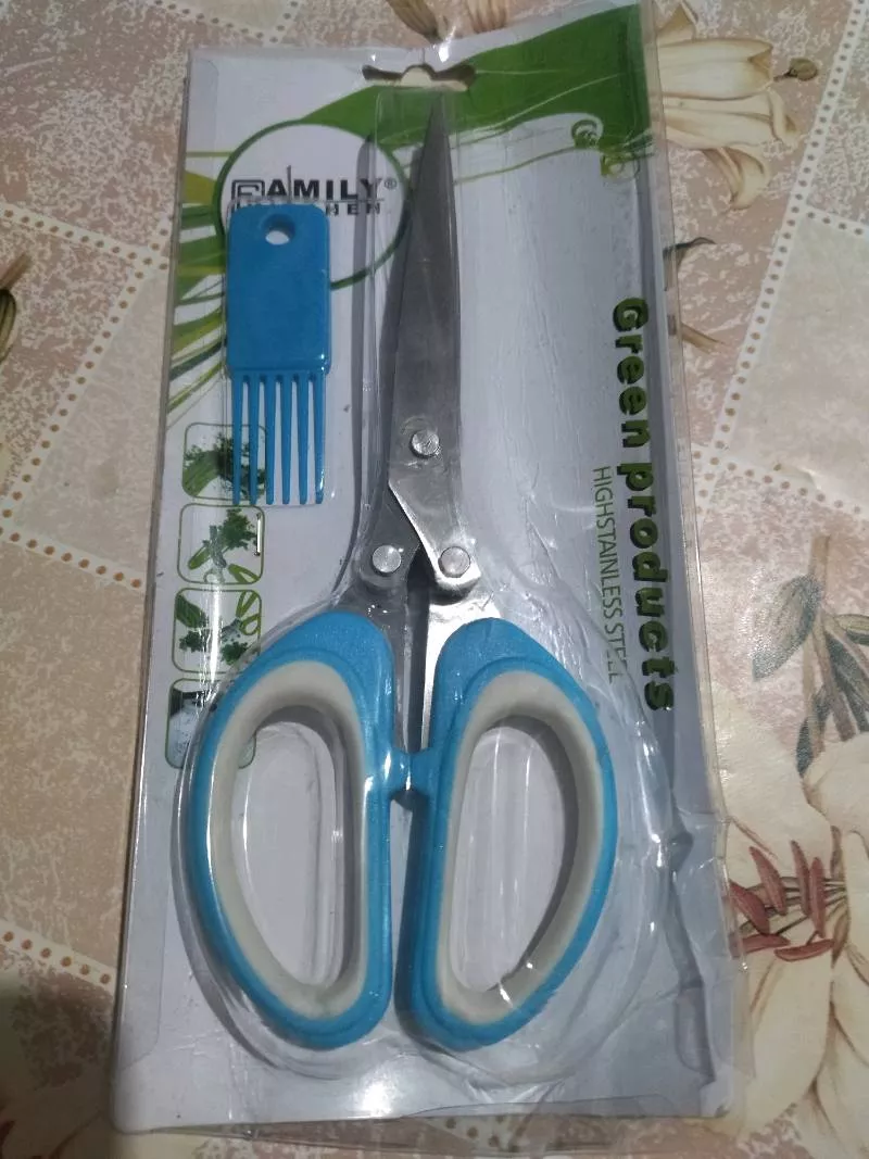 Tesoura 5 Lâminas Inox Multiuso para Cozinha, Corte Preciso de Hortaliças, Cabo Anatômico - IZECUT PRO photo review