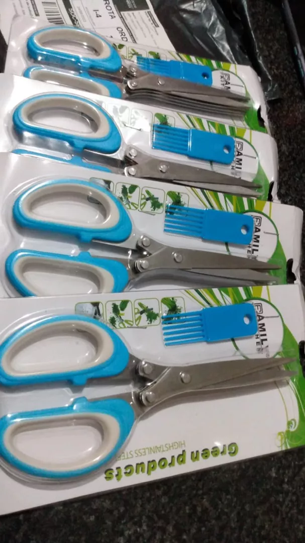 Tesoura 5 Lâminas Inox Multiuso para Cozinha, Corte Preciso de Hortaliças, Cabo Anatômico - IZECUT PRO photo review