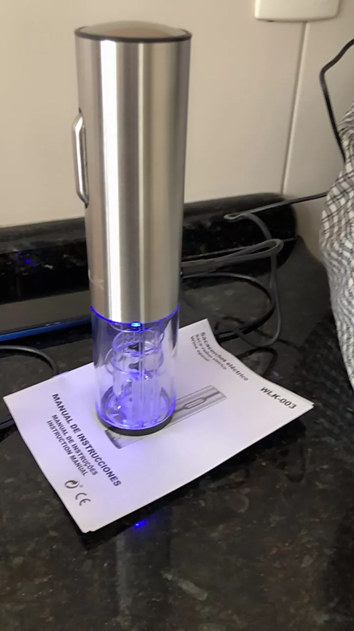 Abridor de Vinho Elétrico Recarregável Inox com Tampa a Vácuo IZEOPEN PRO photo review