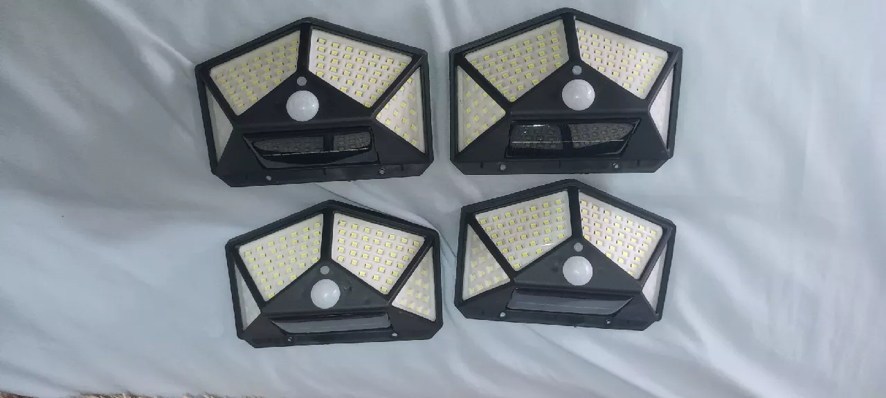 Luminária Solar de Parede 100 LEDs Sensor Presença IZEPOWER BRIGHT photo review