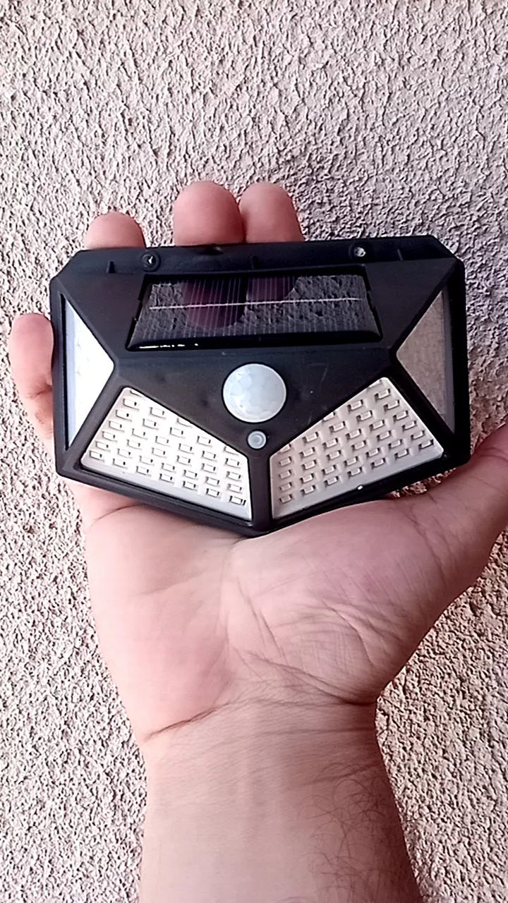 Luminária Solar de Parede 100 LEDs Sensor Presença IZEPOWER BRIGHT photo review