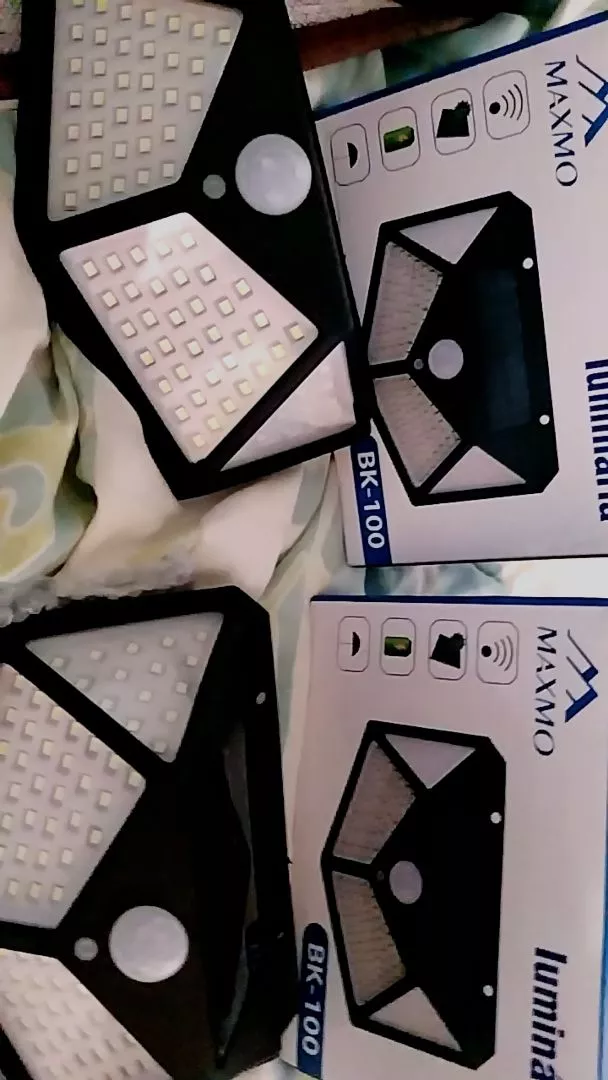 Luminária Solar de Parede 100 LEDs Sensor Presença IZEPOWER BRIGHT photo review