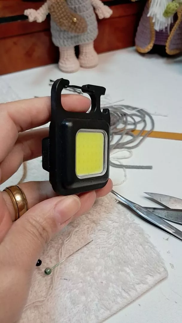 Mini Lanterna Led Portátil USB Recarregável Tática Abridor IZEFLASH PRO photo review