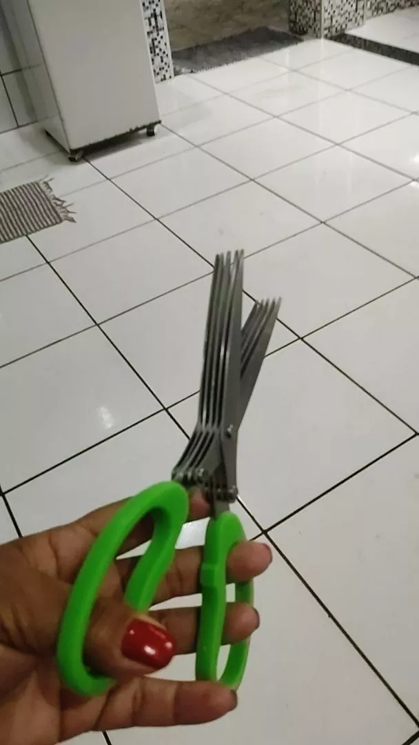 Tesoura 5 Lâminas Inox Multiuso para Cozinha, Corte Preciso de Hortaliças, Cabo Anatômico - IZECUT PRO photo review