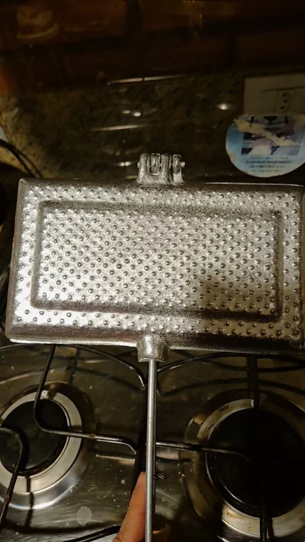 Sanduicheira Baurutex Tostex Dupla Alumínio, Trava Segurança, Cabo Madeira – IZEGRILL MASTER photo review