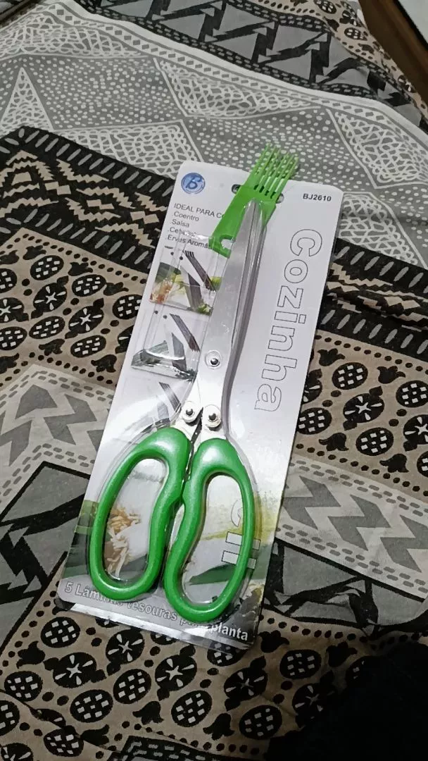 Tesoura 5 Lâminas Inox Multiuso para Cozinha, Corte Preciso de Hortaliças, Cabo Anatômico - IZECUT PRO photo review