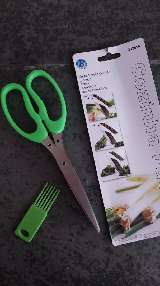 Tesoura 5 Lâminas Inox Multiuso para Cozinha, Corte Preciso de Hortaliças, Cabo Anatômico - IZECUT PRO photo review