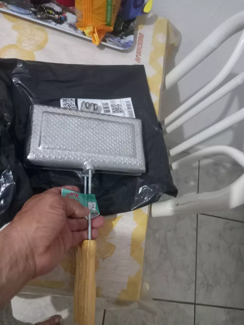 Sanduicheira Baurutex Tostex Dupla Alumínio, Trava Segurança, Cabo Madeira – IZEGRILL MASTER photo review