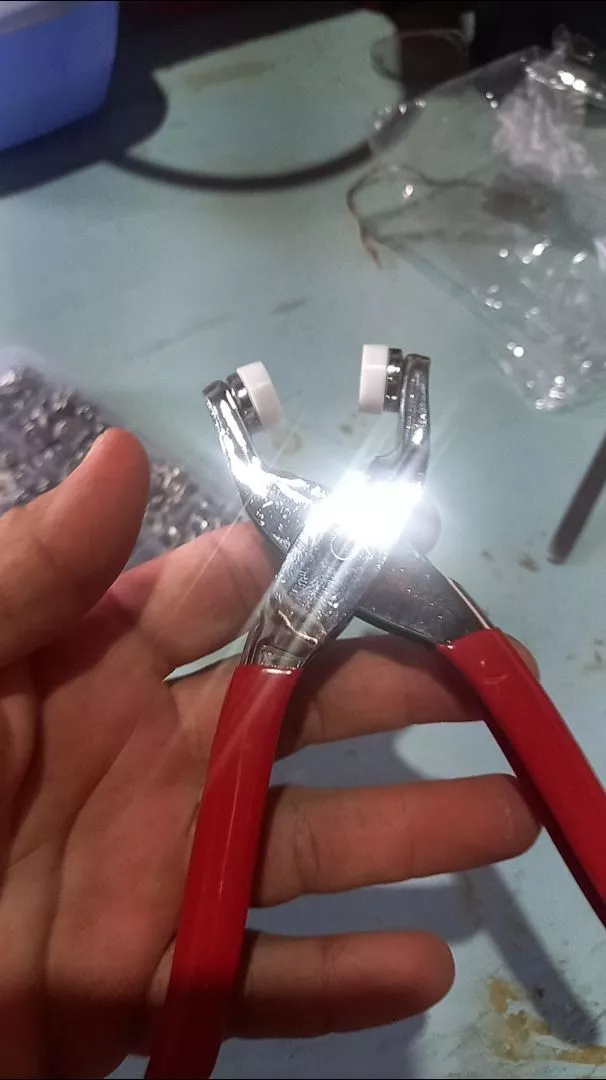 Alicate Aplicador de Botão de Pressão para Roupas de Bebê Latão Inox 150 Peças IZESNAP PRO photo review