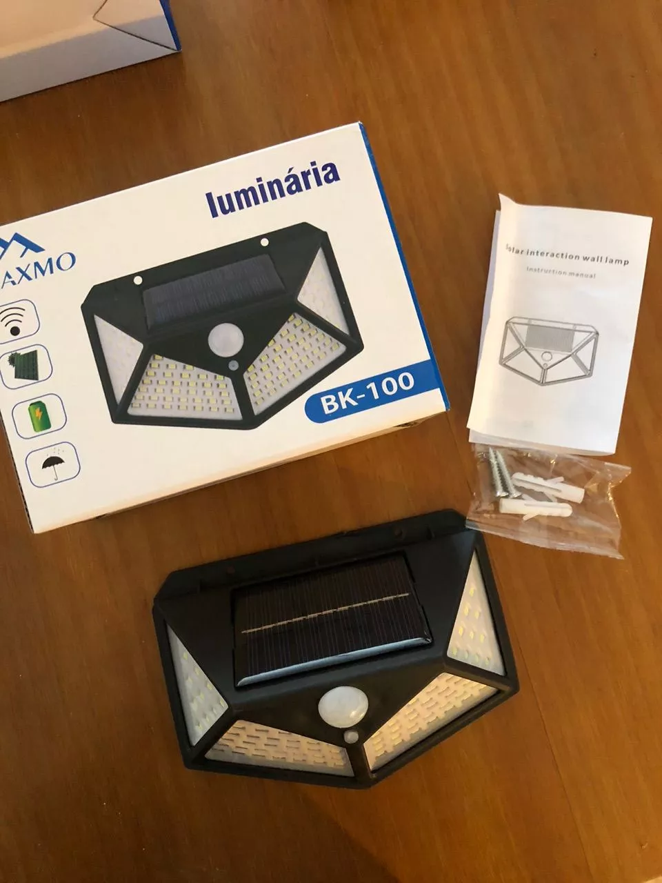 Luminária Solar de Parede 100 LEDs Sensor Presença IZEPOWER BRIGHT photo review