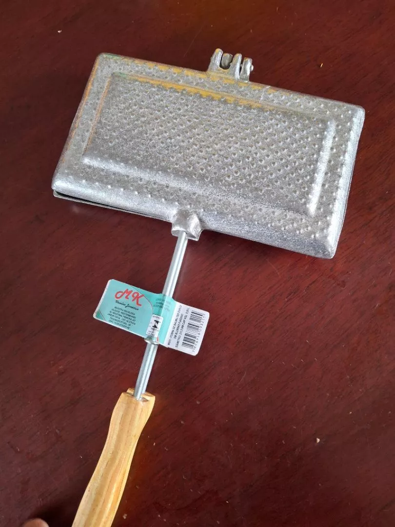 Sanduicheira Baurutex Tostex Dupla Alumínio, Trava Segurança, Cabo Madeira – IZEGRILL MASTER photo review