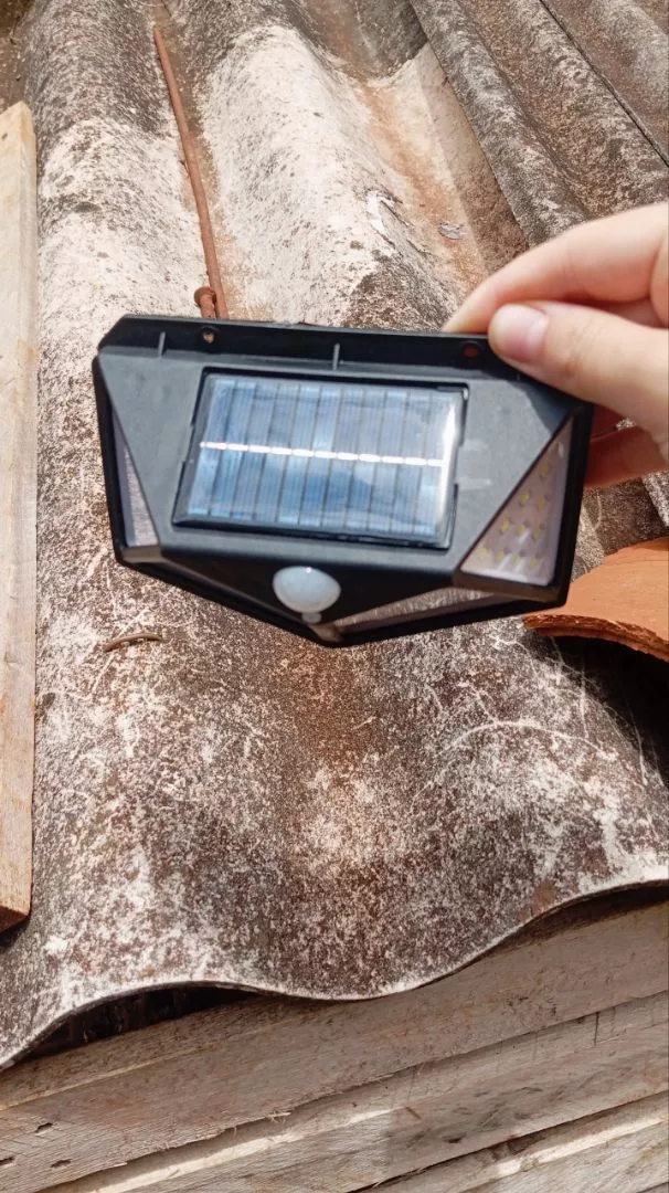 Luminária Solar de Parede 100 LEDs Sensor Presença IZEPOWER BRIGHT photo review