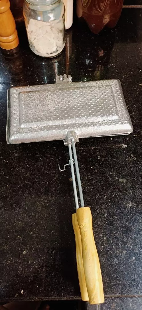 Sanduicheira Baurutex Tostex Dupla Alumínio, Trava Segurança, Cabo Madeira – IZEGRILL MASTER photo review