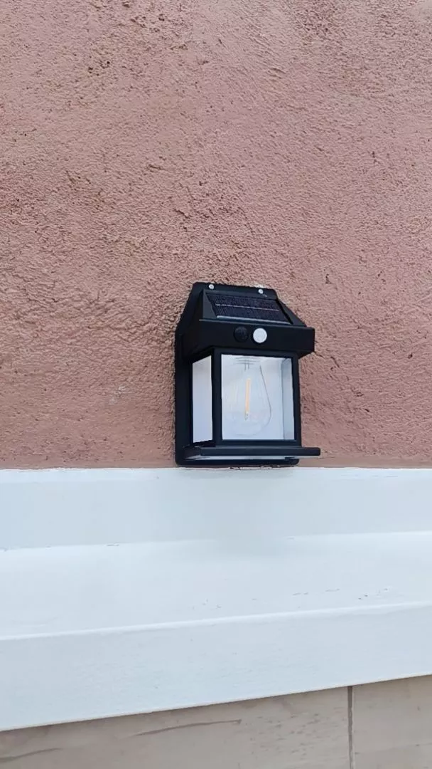 Luminária Solar com Sensor de Movimento, 3 Modos de Iluminação, LED, Bateria de Lítio IP65 IZESAFE LIGHT photo review