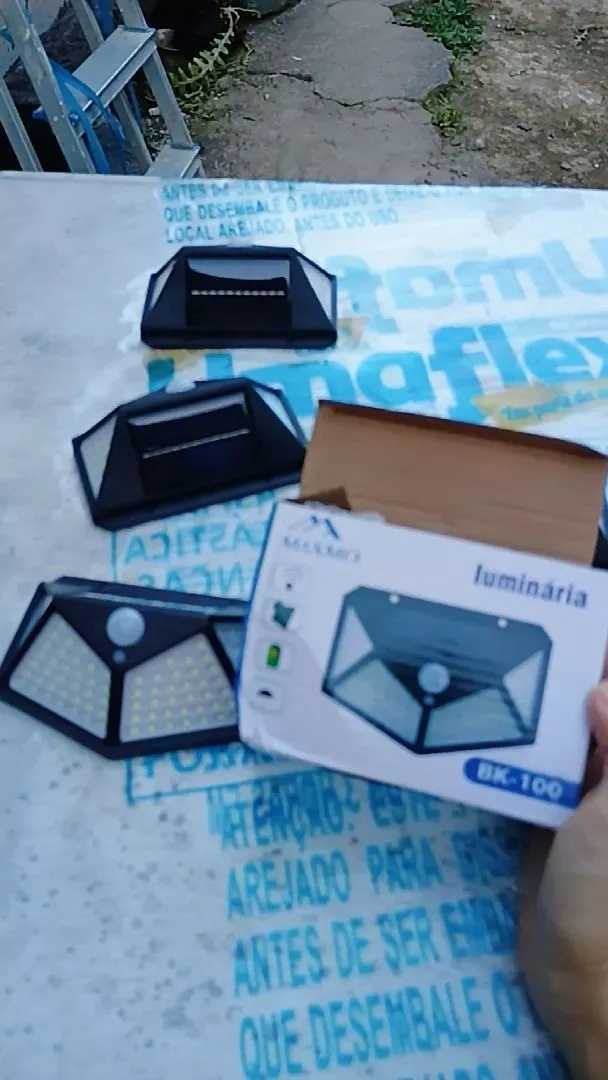 Luminária Solar de Parede 100 LEDs Sensor Presença IZEPOWER BRIGHT photo review