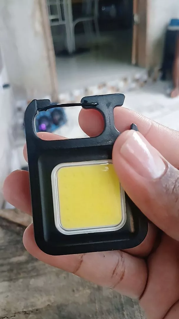 Mini Lanterna Led Portátil USB Recarregável Tática Abridor IZEFLASH PRO photo review