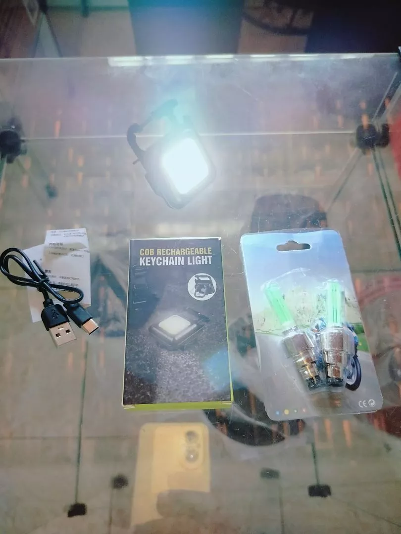 Mini Lanterna Led Portátil USB Recarregável Tática Abridor IZEFLASH PRO photo review