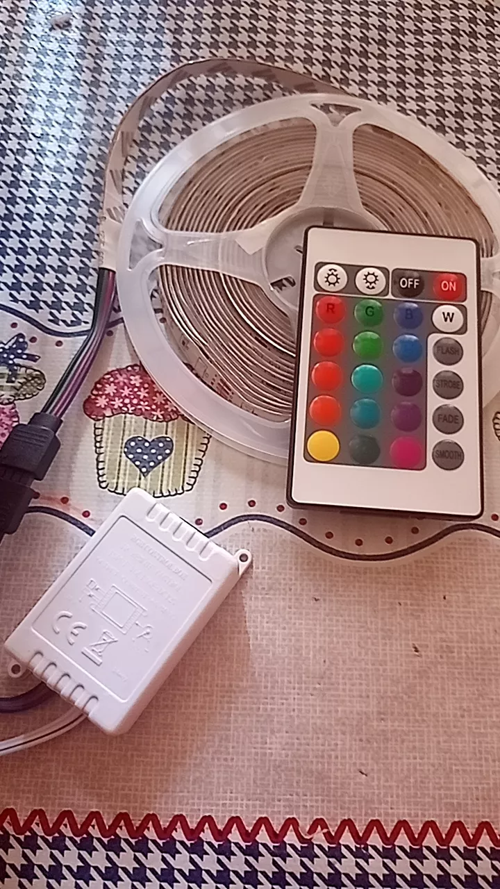 Fita LED RGB 5m Controle Remoto Econômica Iluminação Decorativa IZEFLASH COLOR photo review