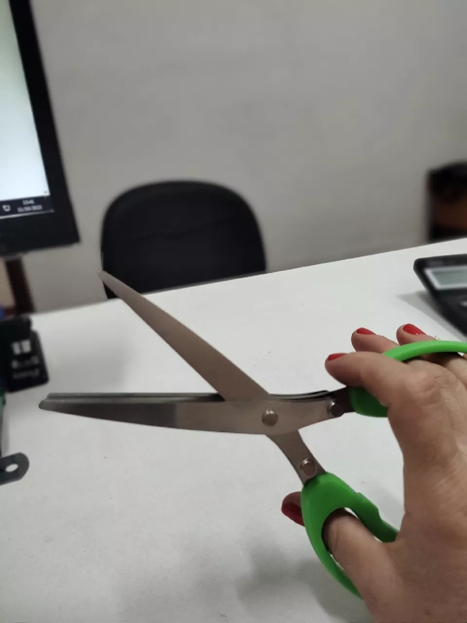 Tesoura de Cozinha 5 Lâminas Inox Multiuso para Hortaliças, Verduras e Ervas IZE CUT PRO photo review