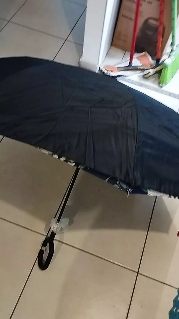 Guarda-Chuva Invertido Grande Duplo Resistente Contra Vento Para Carros IZEWEATHER SHIELD photo review