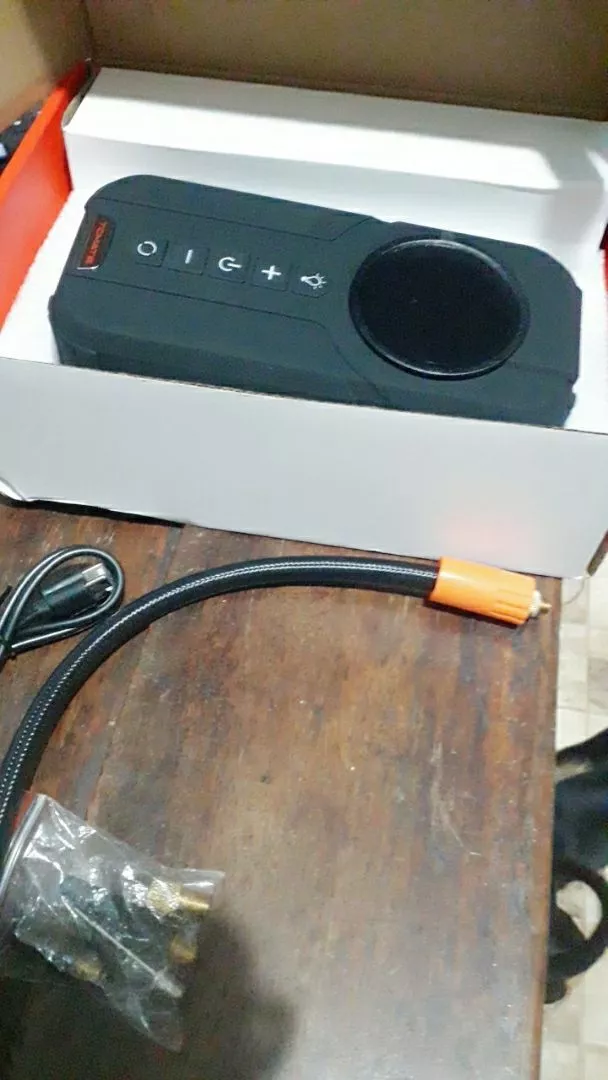 Bomba de Ar Inteligente Sem Fio 180PSI LED PowerBank Portátil IZEINFLATE PRO photo review