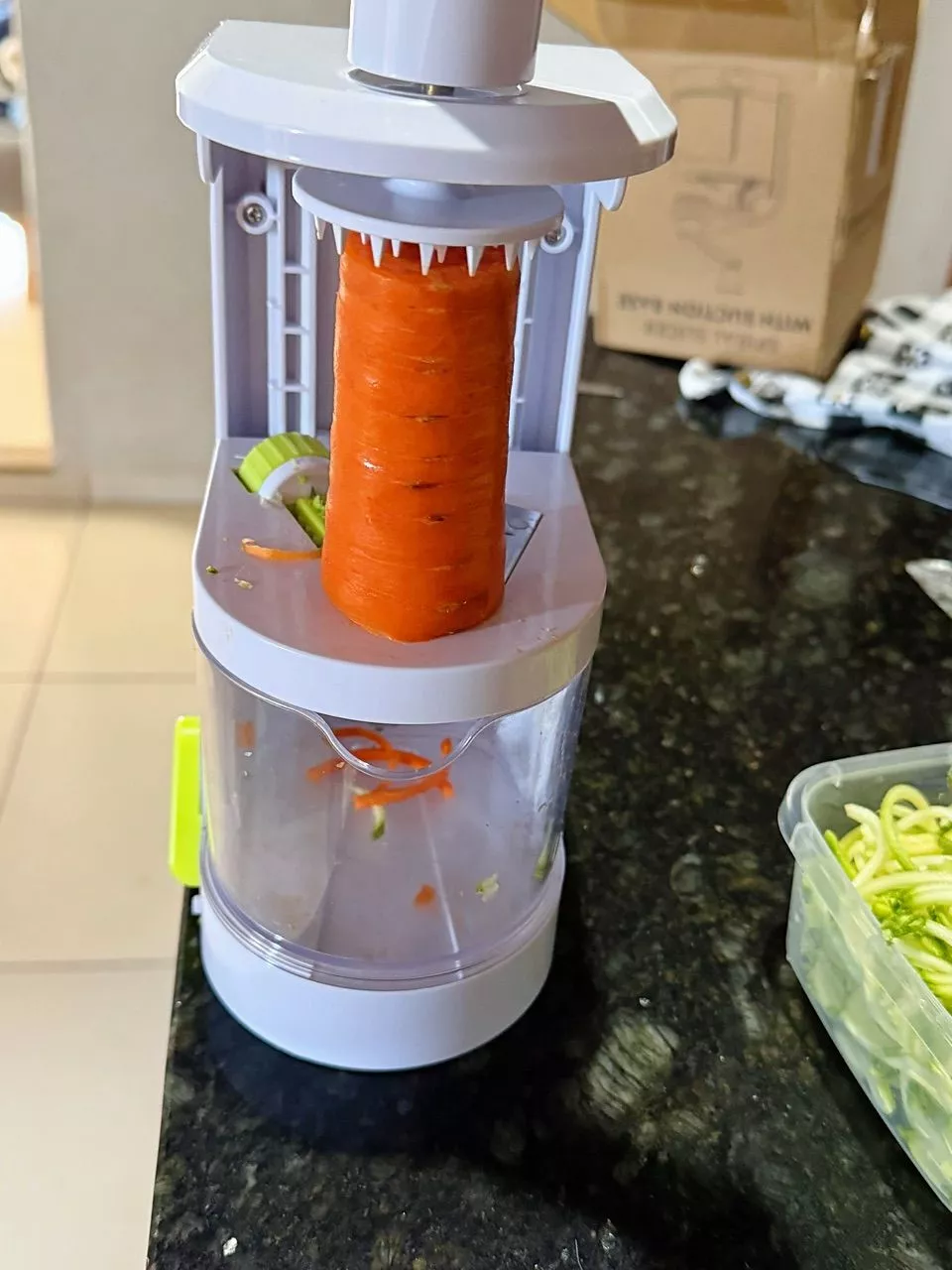 Cortador Fatiador Espiralizador 4 em 1 Lâminas Ajustáveis Ventosa ZOLELE IZEVEGGIE PRO photo review