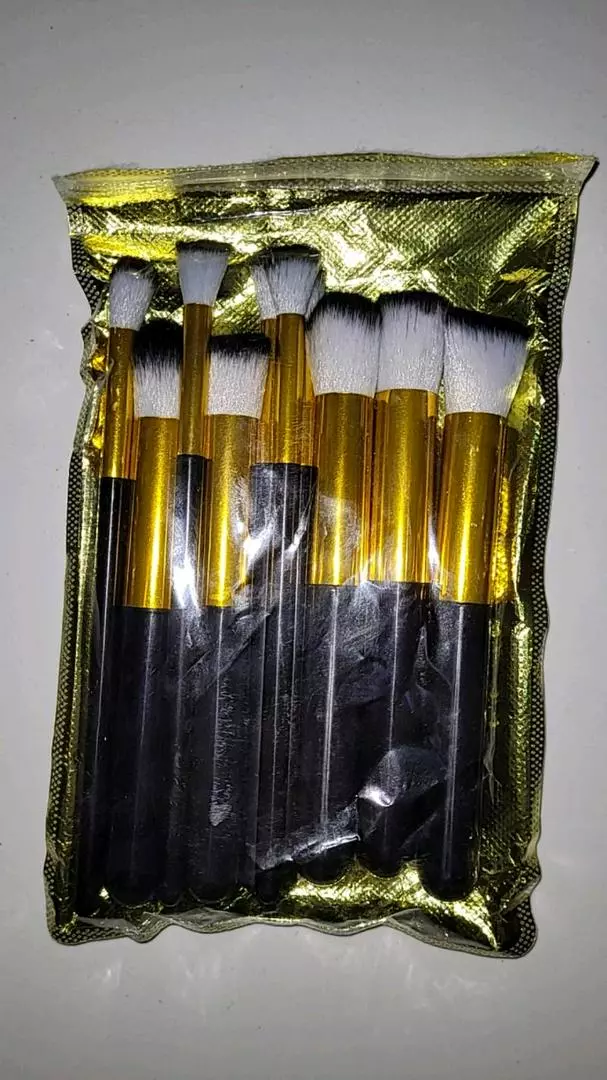 Kit 10 Pincéis Maquiagem Profissional Kabuki Esfumar Contorno IZEBEAUTY EXPERT photo review