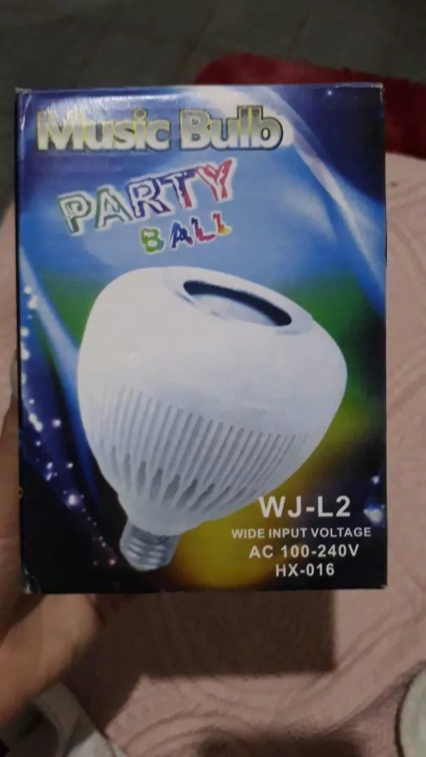 Lâmpada Bluetooth Led Som 12W Controle Remoto 16 Cores IZESOUND PARTY photo review