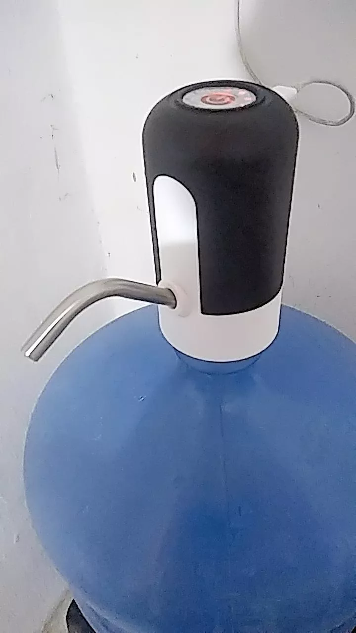 Bomba Elétrica Universal para Galão Recarregável Bateria Forte Inox IZEWATER FLOW photo review