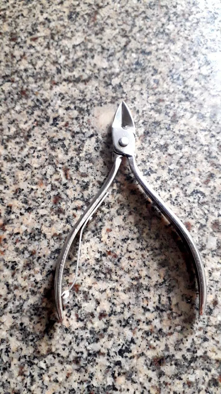Alicate de Unhas Aço Inox Esterilizável Lâminas Afiadas IZESTEEL PRO photo review