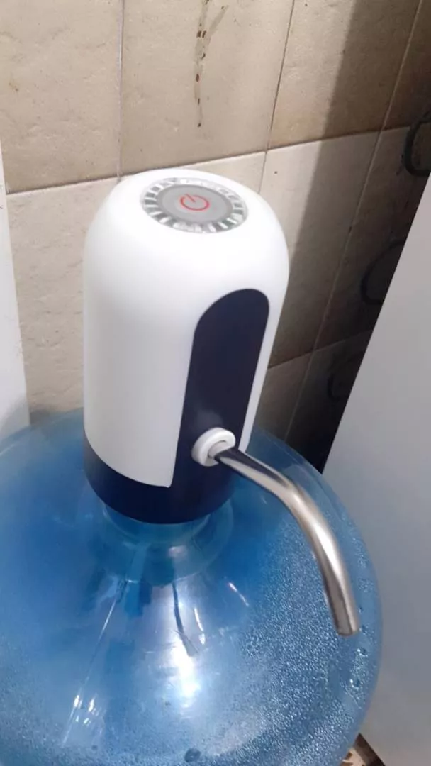 Bomba Elétrica Universal para Galão Recarregável Bateria Forte Inox IZEWATER FLOW photo review