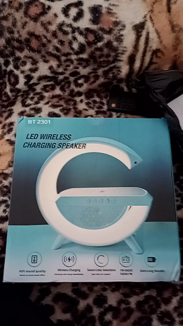 Caixa de Som Bluetooth com Luminária LED, Despertador e Carregamento Sem Fio IZEWAKE PRO photo review