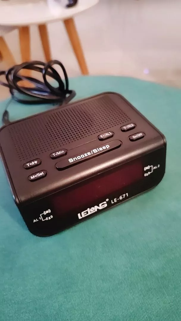 Rádio Relógio Digital Despertador Duplo Sintonizador FM MW Visor Amplo IZEWAKE EASY photo review