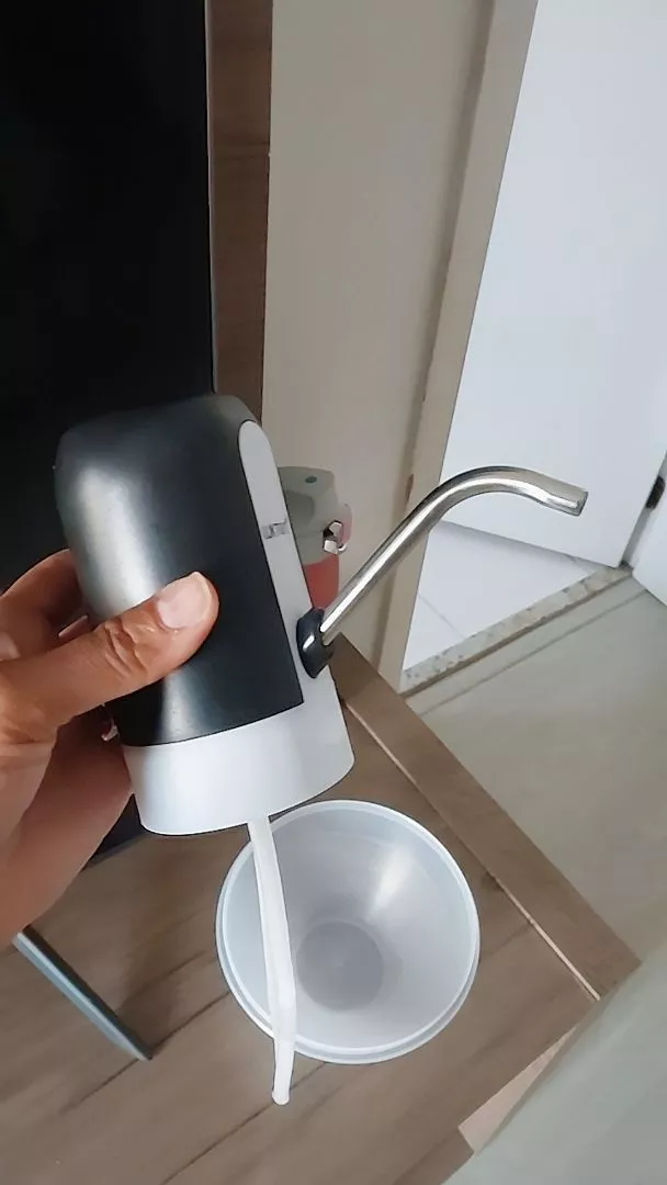 Bomba Elétrica Universal para Galão Recarregável Bateria Forte Inox IZEWATER FLOW photo review