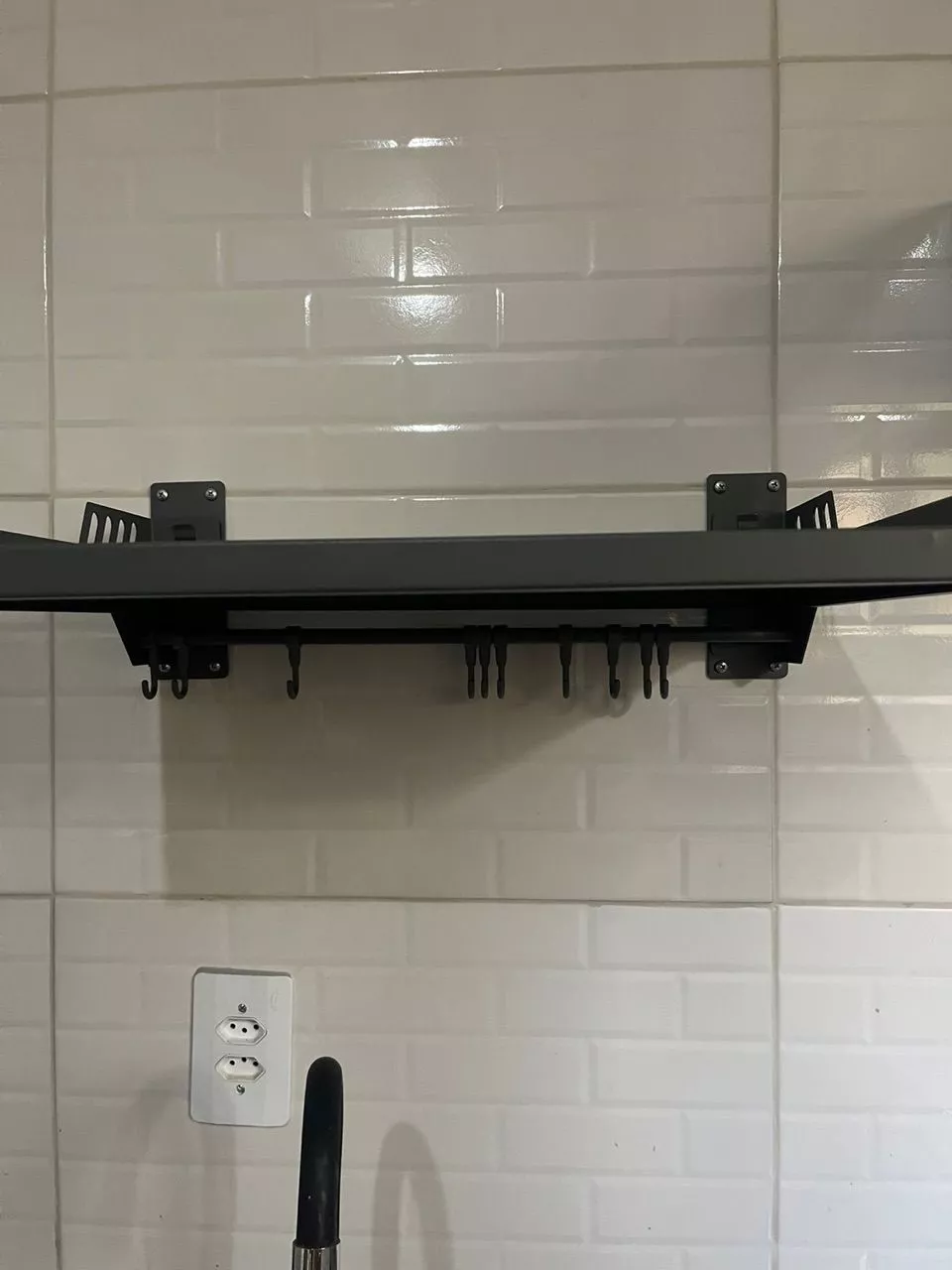 Prateleira de Parede Para Micro-ondas e Forno Elétrico em Aço Carbono, Instalação Fácil e Gancho Organizador IZEPLUS SPACE photo review