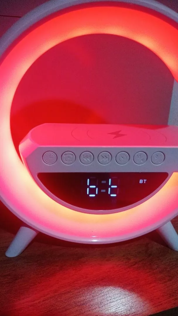 Caixa de Som Bluetooth com Luminária LED, Despertador e Carregamento Sem Fio IZEWAKE PRO photo review